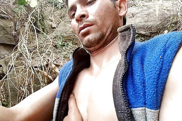 Full Naked Piss in Tunnel