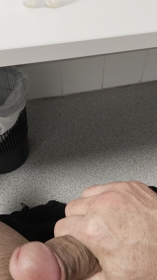 Leo Strocking in Toilet