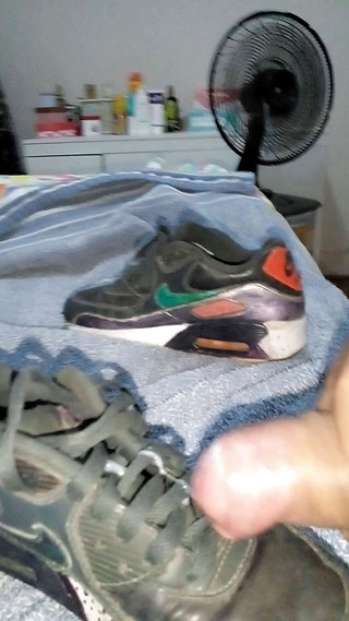 Sneaker Fuck and Cum on My Old Air Max