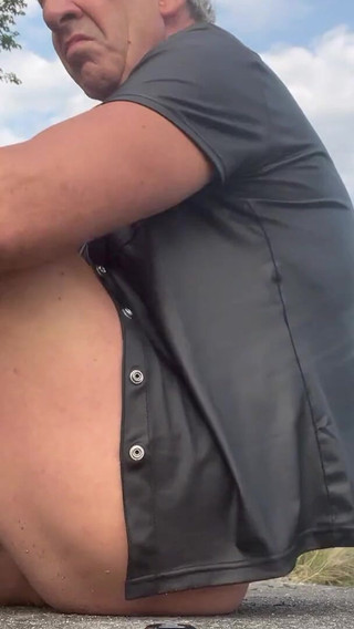 Naakt Langs Drukke Weg.