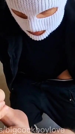 Fucked a Builder of a Building Without Condoms in Front of Everyone!