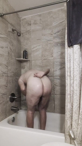 Biggbutt2xl.info Biggbutt2xl Potty and Shower Time October 2025