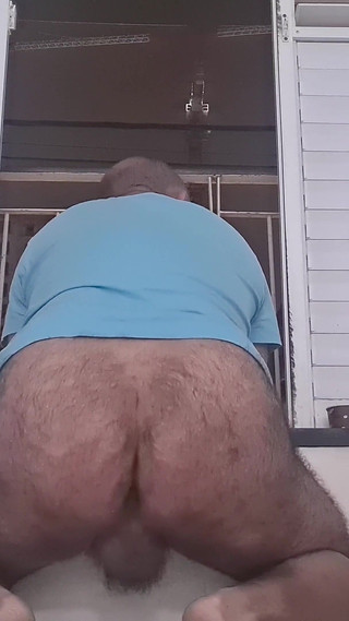 It's Evening, People Pass by My Place - and I Must Get Caught!