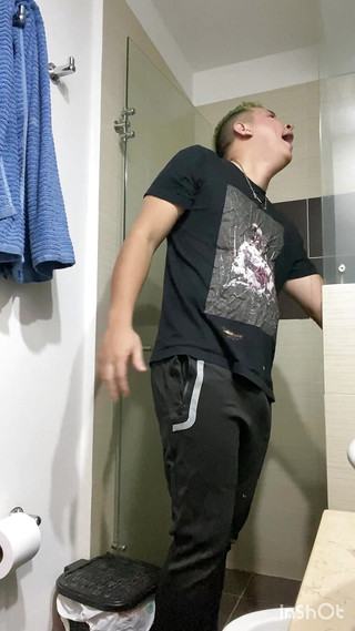 I Record My Stepcousin Again Without Him Noticing While He Bathes