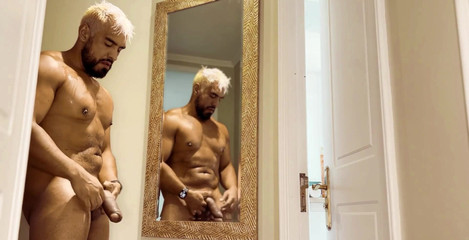 Latin boy Iskender Hulk jerking off