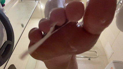 Dominant Plays with Feet and Drool