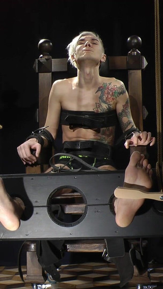 Nicky Tickling Block Throne