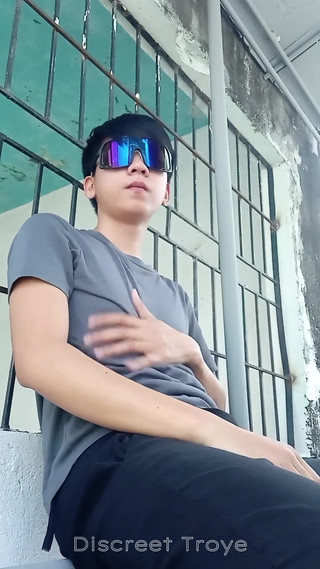 Handsome Pinoy Masturbates at Abandoned House - Daks Jakol