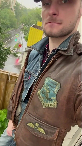 Kinkysirius Enjoy Rain Shower in Brown Vintage Leather Bomber and Levis Jeans Outfit