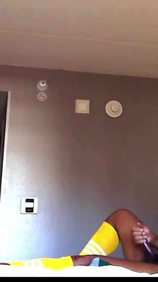 Kennie Jai Gets Massaged From Coach