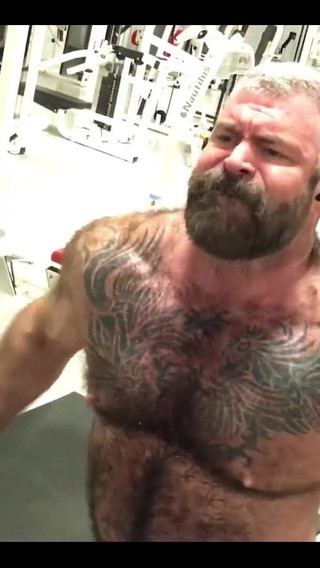 Pumped up Muscle Stepdaddy
