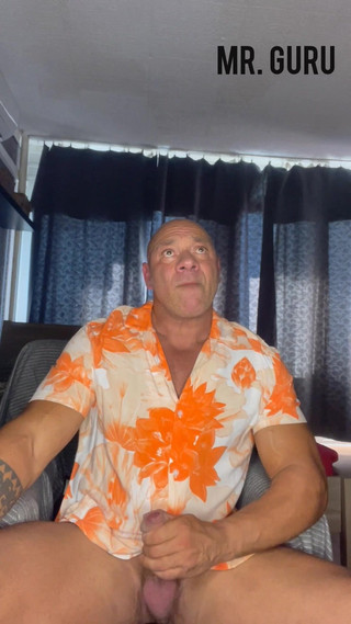 Mrguru Sexy Bodybuilder Wank at Home