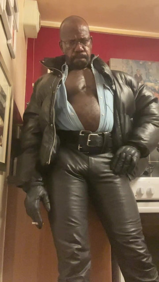 Black Muscle Stepdaddy Smoking & Leather Fetish Selection