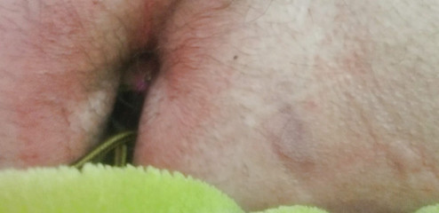 Jarmus Enjoying a Large Glass Buttplug