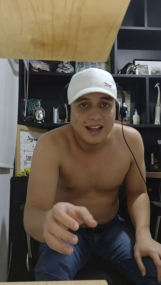 Latin Fetishist Shows His Feet for Everyone