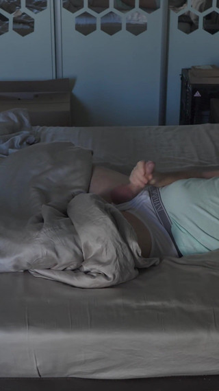 Jerking off and Cumming in Hand!