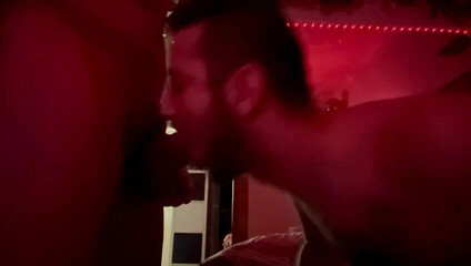 Il Vicino Di Casa Scopa Il Giovane Ragazzo. Parte 2