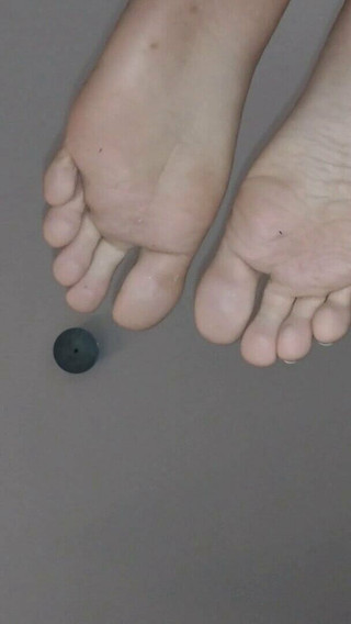 U Wanna Se This Feet Complete