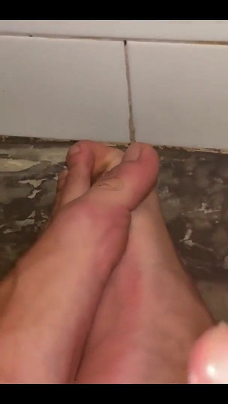 Teen Cums on Own Feet