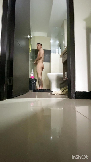 I Record My Stepcousin Again When He Bathes and He Doesn't Realize