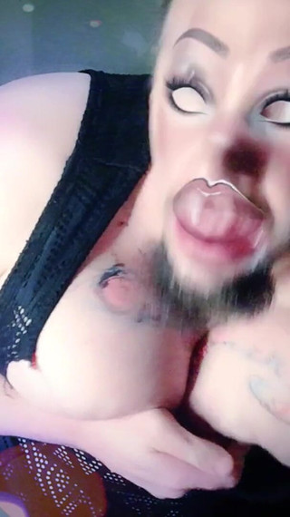 Wow! Deepthroating a Pound of Hamburger! Yumm Cumm! Lol