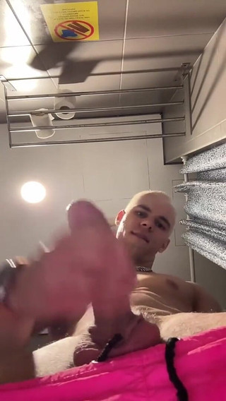 I Went to the Toilet in a Hostel and Decided to Jerk off There